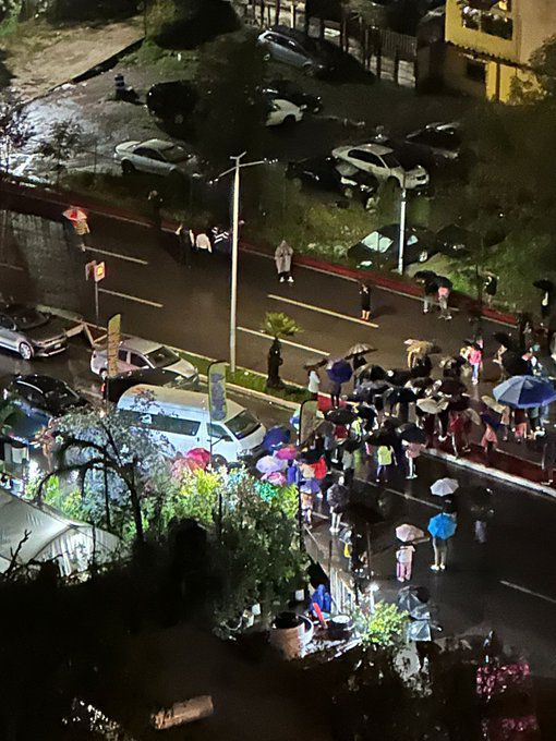 Vecinos de San Fernando bloquean la vialidad de la Barranca de Hueyetlaco en protesta por el desabasto de agua que afecta a la zona desde hace dos semanas.