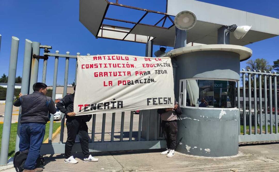 Los estudiantes informaron que no se retiraran hasta hacer llegar su pliego petitorio a las autoridades correspondientes Foto: Especial