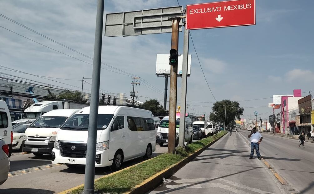 La protesta comenzó alrededor de las 11:00 horas en la Vía José López Portillo, a la altura de Cartagena. Foto especial