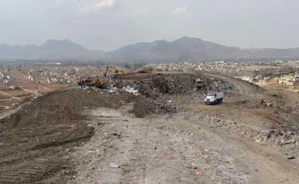 Los funcionarios municipales y estatales también revisaron la vigencia de la certificación con que cuenta la empresa. Foto: Especial