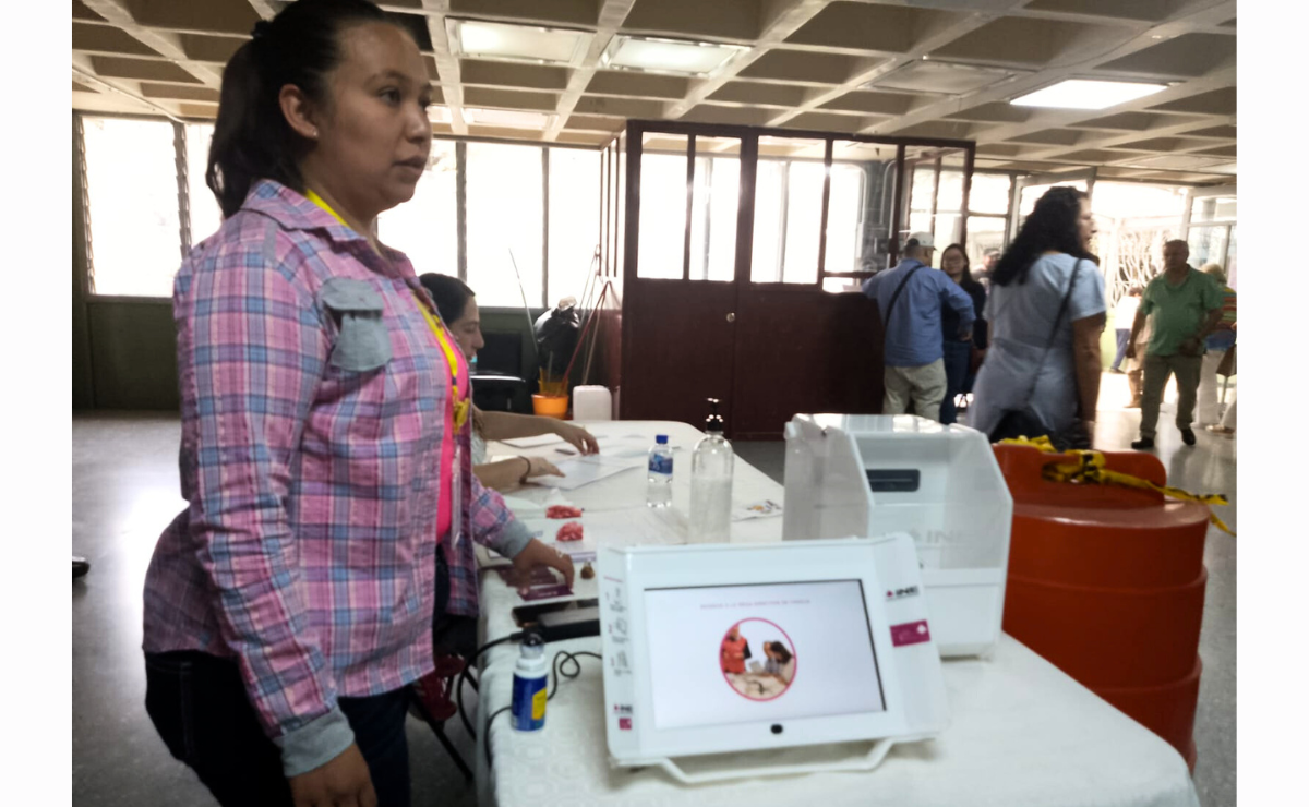 Urnas electrónicas utilizadas en la elección de Copaci y delegados vecinales en Naucalpan. Foto: Rebeca Jiménez
