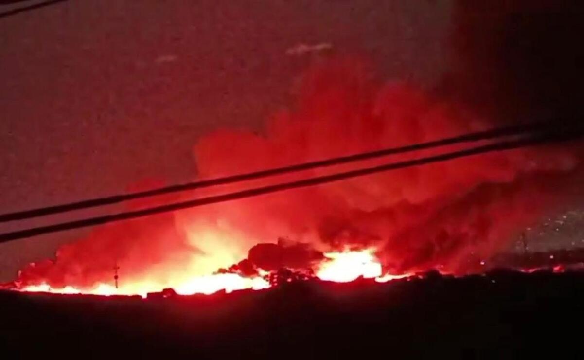 El fuego se dispersó en más de dos hectáreas y media, por lo que se consumieron varias toneladas de desperdicios. Foto: Especial