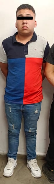 Cinco personas, entre ellas un menor de edad, fueron detenidas por policías municipales. Foto: especial