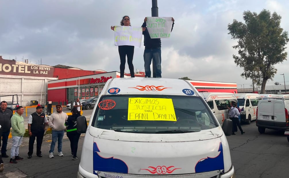Kilométricas filas de vehículos y un tráfico completamente detenido dejó el bloqueo de cinco horas en la carretera México-Texcoco. Foto Especial