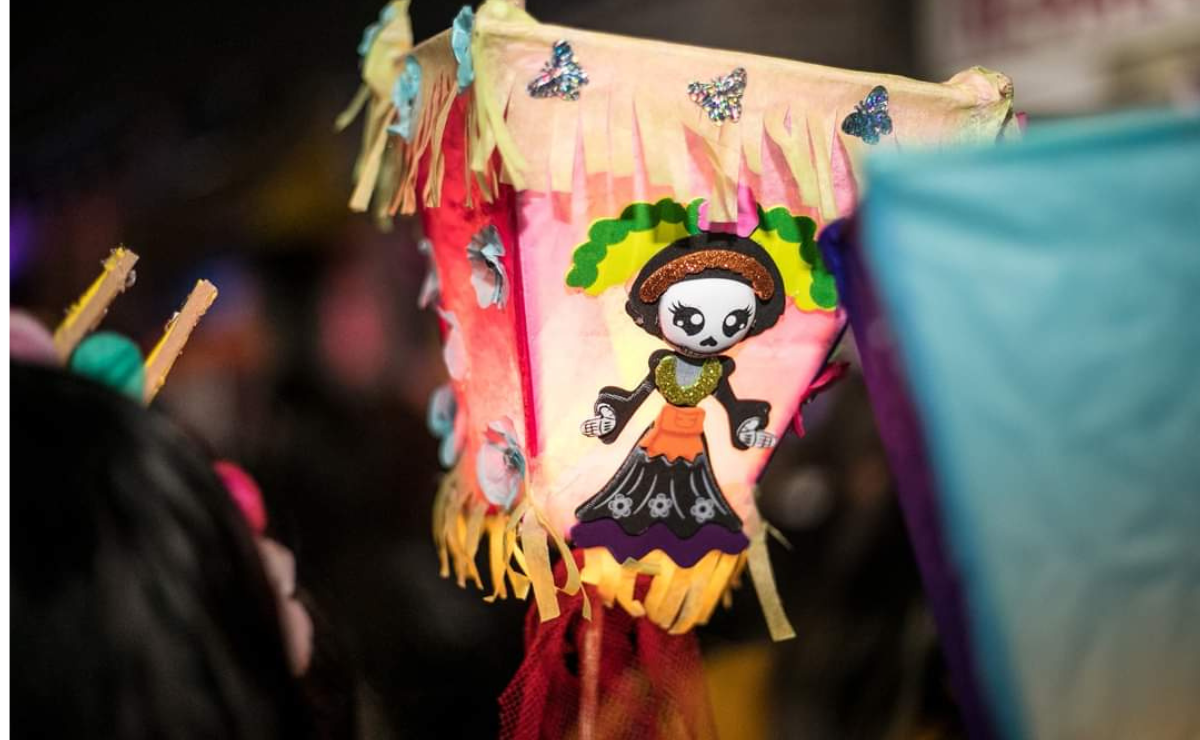 Mega ofrenda y desfile de catrinas por día de muertos en Coacalco