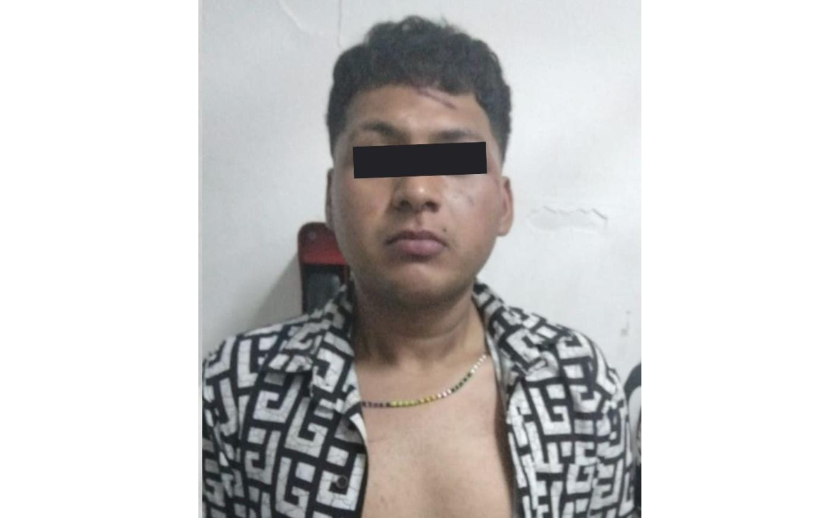 Los detenidos fueron encontrados con una réplica de arma de fuego y una navaja / Foto: Especial