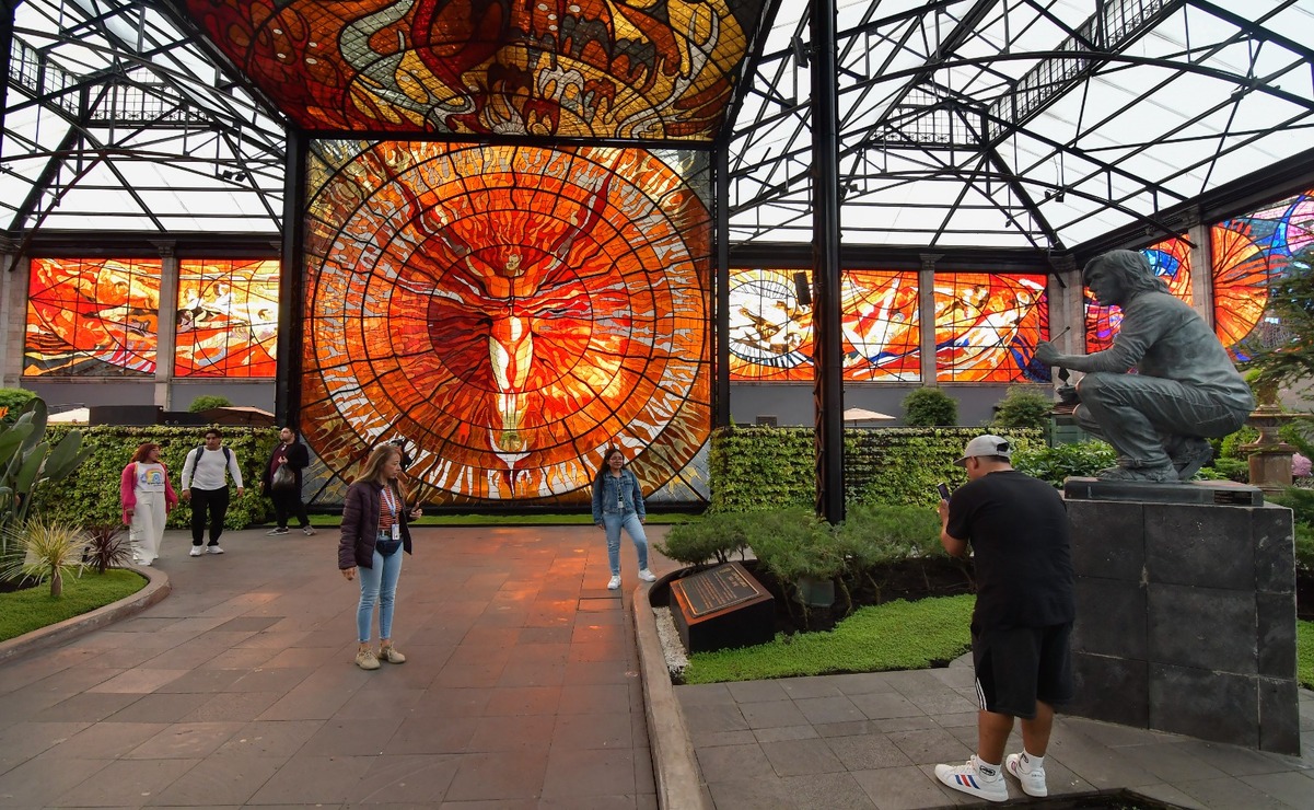 ¡El Cosmovitral de Toluca celebra 45 años de arte y luz! Una joya del Estado de México que debes visitar. Foto: Arturo Hernández