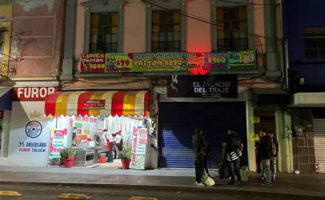 El operativo del ayuntamiento de Toluca también tuvo como objetivo verificar licencias de funcionamiento. Foto. Especial