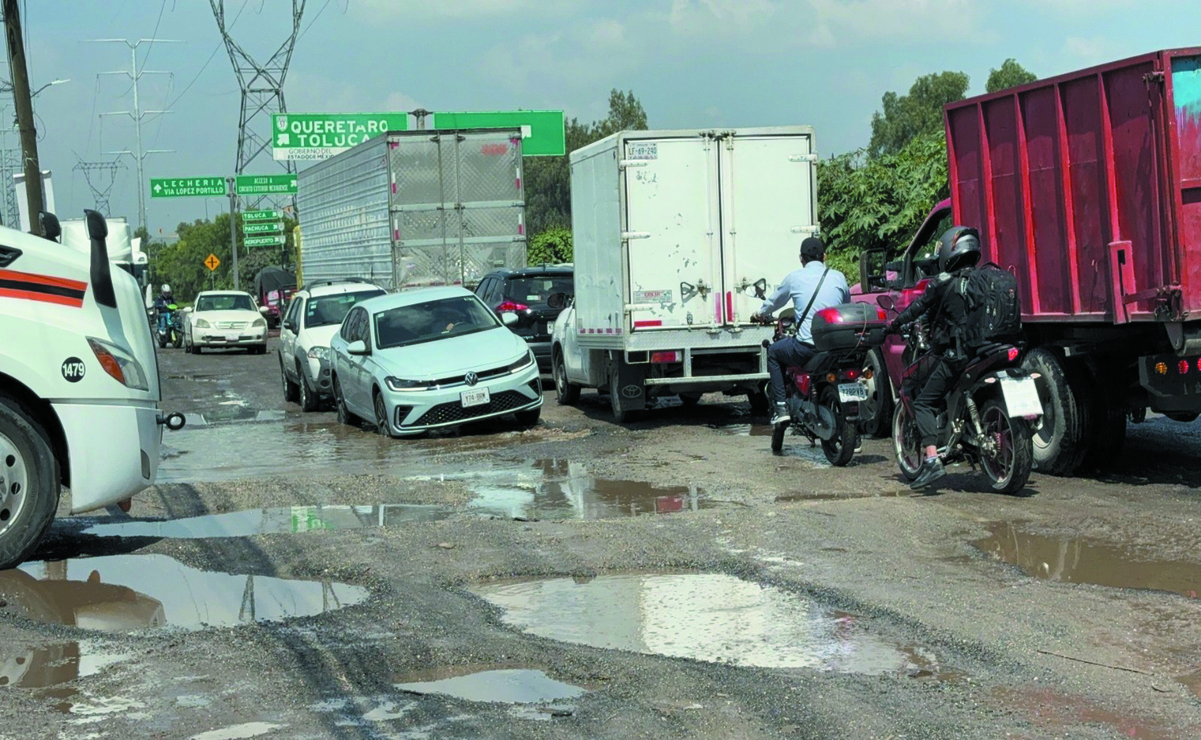 Continúa el caos vehicular en Tultitlán, los trabajos de bacheo quedaron a medias
