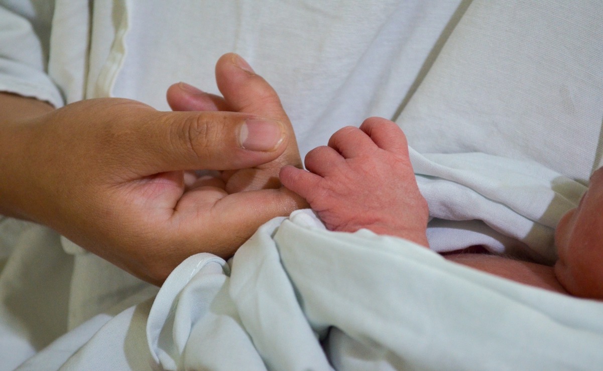 Para el recién nacido se aconseja acudir a las consultas médicas de seguimiento. Foto: Especial