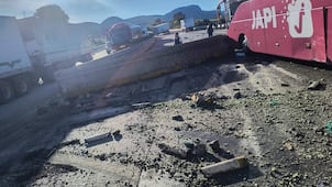 Choque múltiple y volcadura colapsan la autopista México-Puebla a la altura de Ixtapaluca