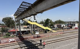 Vecinos de Teoloyucan frenan obras del Tren México-Querétaro: Exigen garantías antes de tirar puente