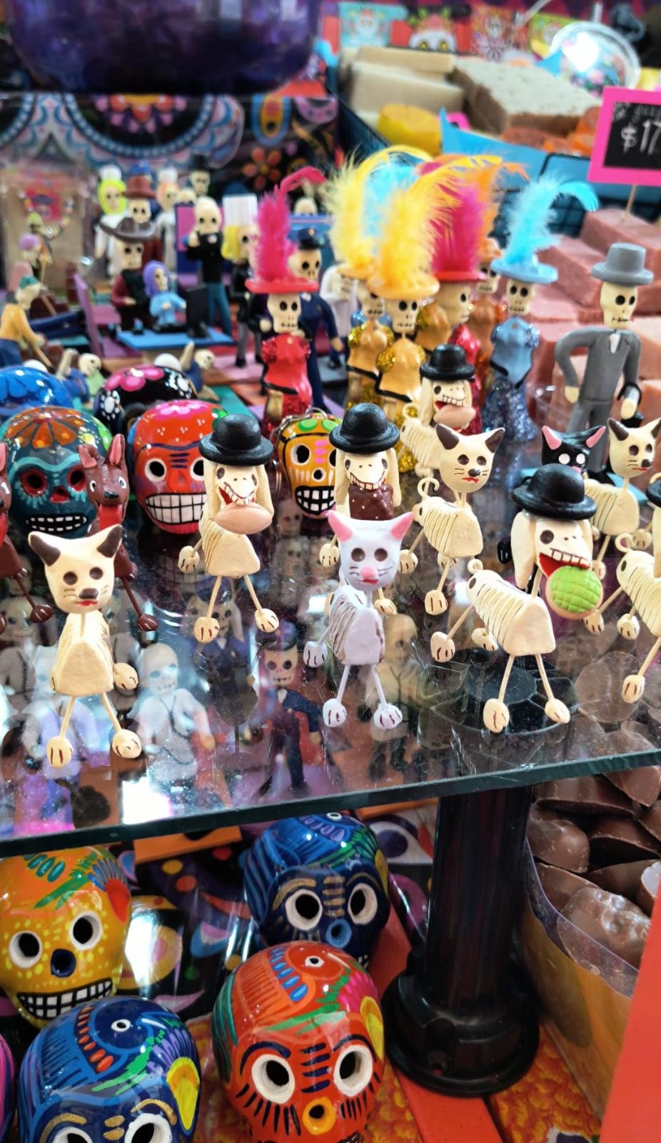 Las figuritas de los perritos y gatitos tienen un costo aproximado de 45 pesos. Foto: Emmanuel Pérez