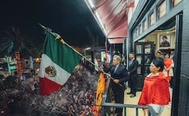 Tultepec celebra el grito de independencia con luces y pirotecnia