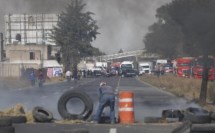 Video: Atropellan a una persona en la Toluca-Palmillas, vecinos bloquean la carretera