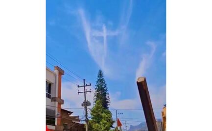 Fenómeno natural en Tejupilco: Nubes forman cruz durante representación del viacrucis