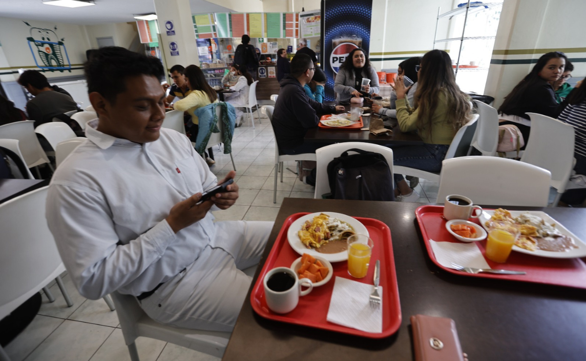 La UAEMéx acata la prohibición de comida 'chatarra', pero enfrenta la resistencia de una comunidad estudiantil que cuestiona la medida. Foto: Jorge Alvarado