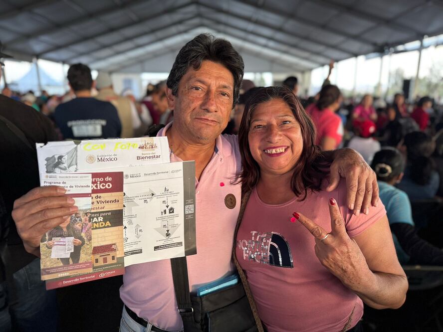 El gobierno estatal impulsa el mejoramiento de viviendas en el oriente del EdoMéx a través de la entrega de tarjetas de apoyo. Foto: Especial