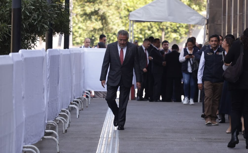 El funcionario estatal enfatizó que la administración de la gobernadora Delfina Gómez priorizará el diálogo por encima de cualquier otra medida. Foto Alejandro Vargas / El Universal
