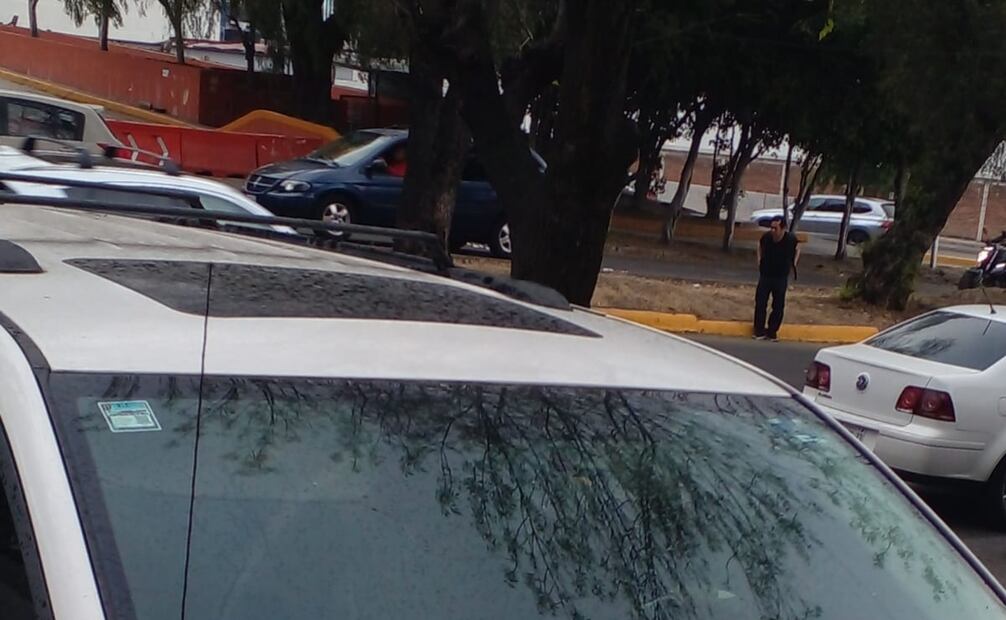 Nubes densas cubrieron el Valle de México minutos antes de que iniciaran las fuertes precipitaciones de este jueves. Foto Especial