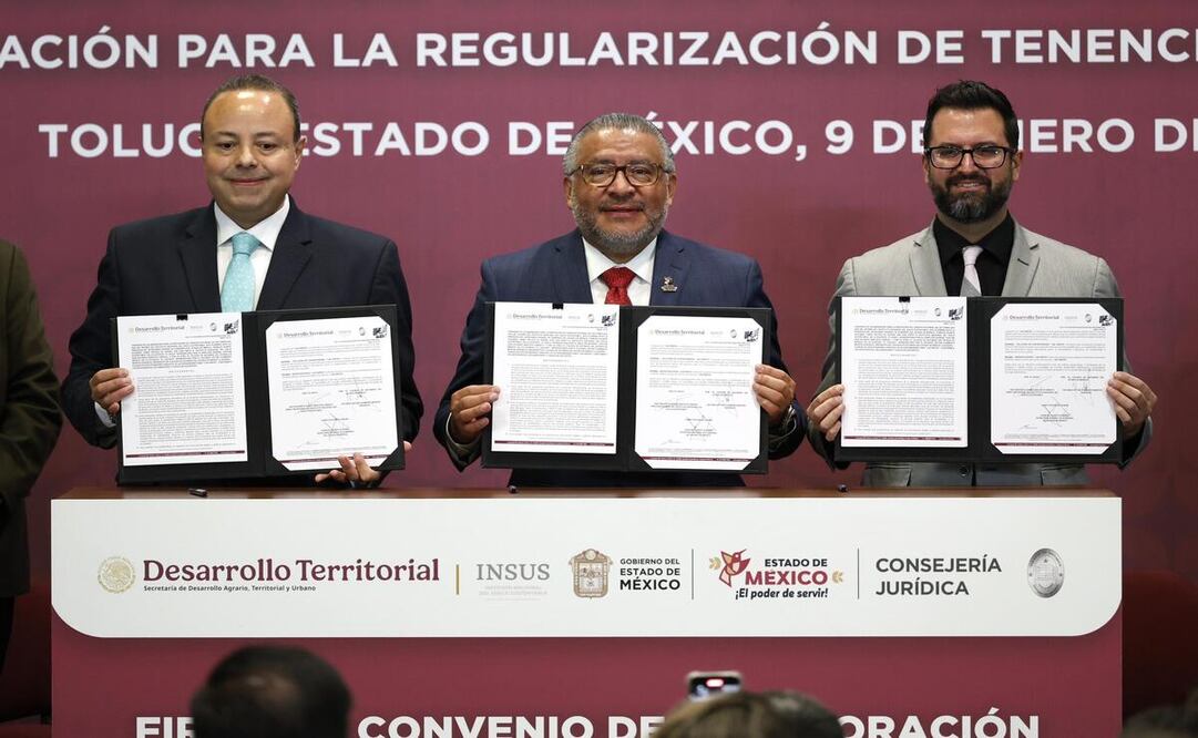Con la firma del convenio se busca entregar más de 12 mil títulos de propiedad pendientes. Foto: Arturo Hernández / El Universal Edomex