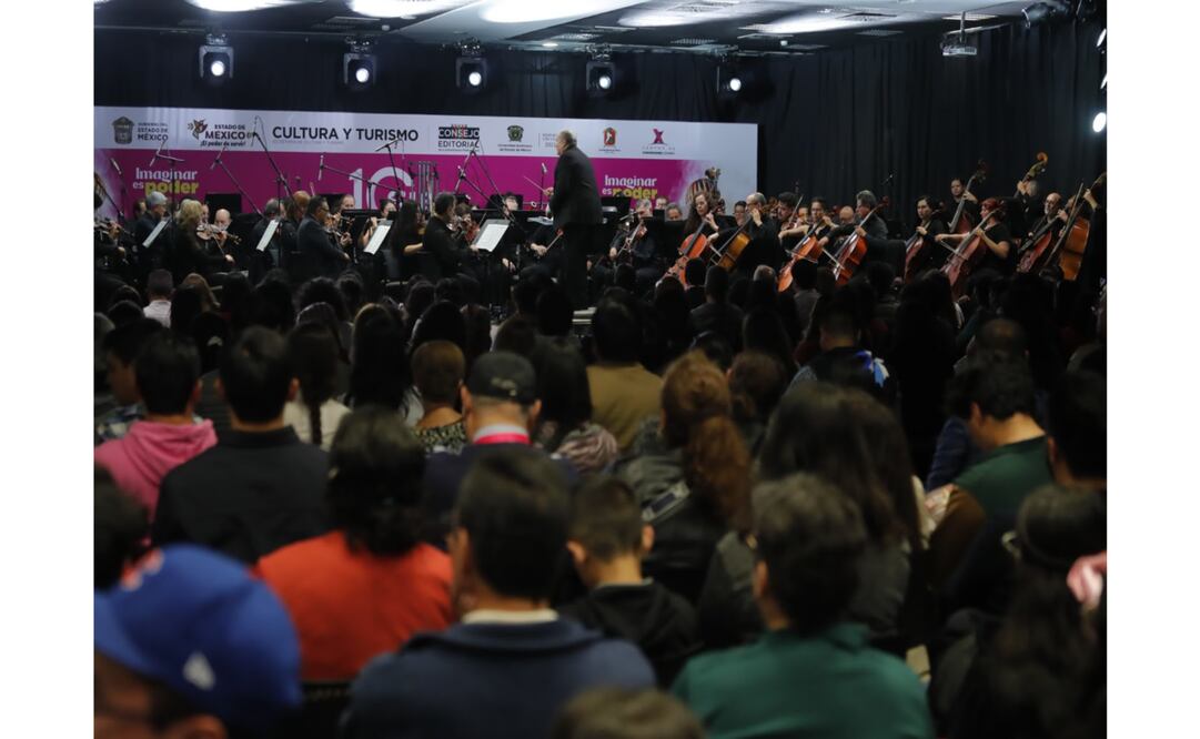 En el marco de la inauguración de la FILEM 2024, la Orquesta Sinfónica del Estado de México (OSEM) presentó su “Concierto Sinfónico de Películas”. Foto: Especial
