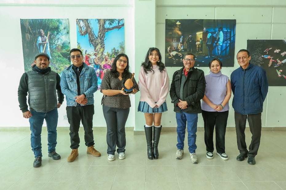 El diseño de arte utiliza texturas de casas reales y fotografías antiguas para dar verosimilitud a la historia. Foto Especial