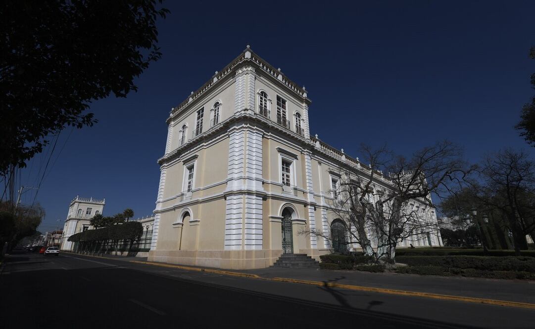 Morena, a través del diputado Octavio Martínez, presentó una iniciativa para quitar uno de los requisitos para liderar la UAEMéx. Foto: Alejandro Vargas