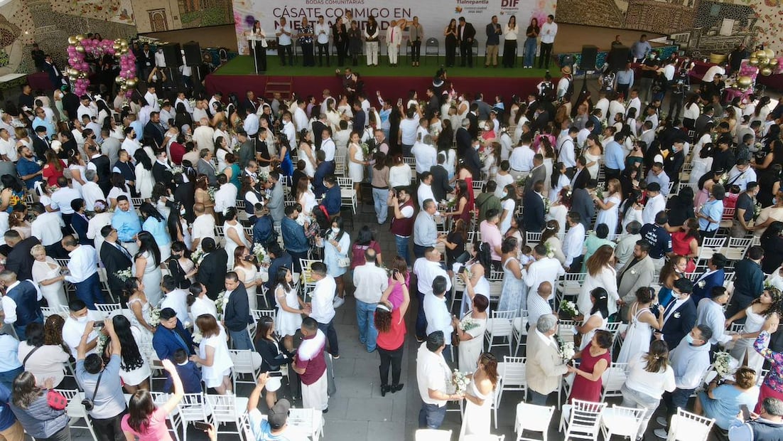 Raciel Pérez Cruz, presidió la celebración de matrimonios colectivos en la que 230 parejas consolidaron su compromiso legal. Foto: especial
