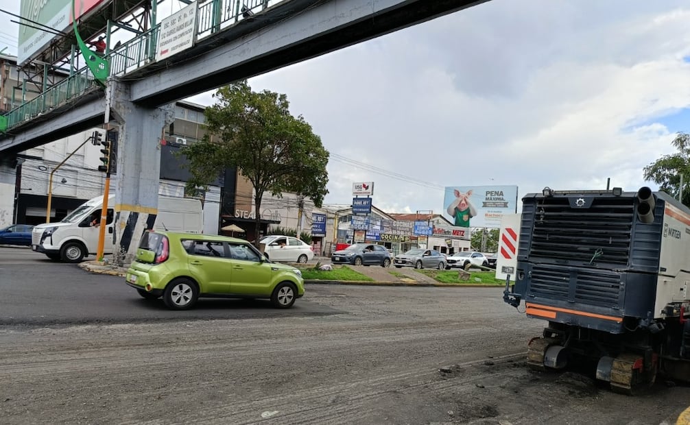 El proyecto de bacheo y reencarpetado incluye la renivelación de pozos de visita y la renovación total de las luminarias de la zona. Foto Gisela González / El Universal
