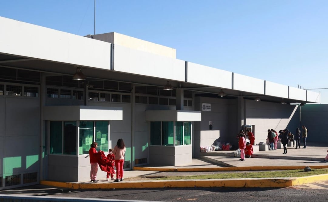 Autoridades del Estado de México analizan la posibilidad de cambiar la medida cautelar de prisión preventiva a domiciliaria en casos específicos. Foto Alejandro Vargas/ El Universal
