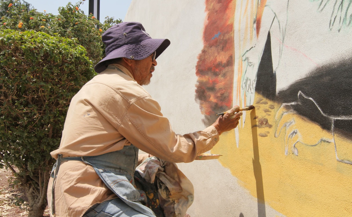 Artistas de Ecatepec plasmaron la historia del municipio en un extenso mural en el corredor cultural Diego de A. Huanitzin. Foto: Especial