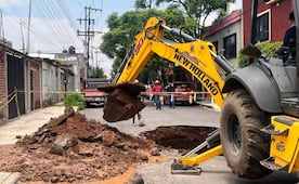 Lluvias provocan socavón de 5 metros en la colonia Maravillas, en Nezahualcóyotl