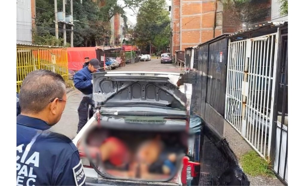 El vehículo Nissan Tsuru donde fueron localizados los dos cuerpos estaba estacionado en la unidad habitacional José María Morelos y Pavón. Foto especial