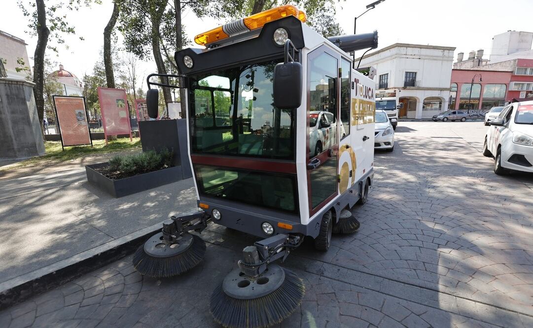 Las máquinas están equipadas con aspersores, cepillos, tanques de agua, dirección hidráulica y cámara de reversa / Foto Jorge Alvarado