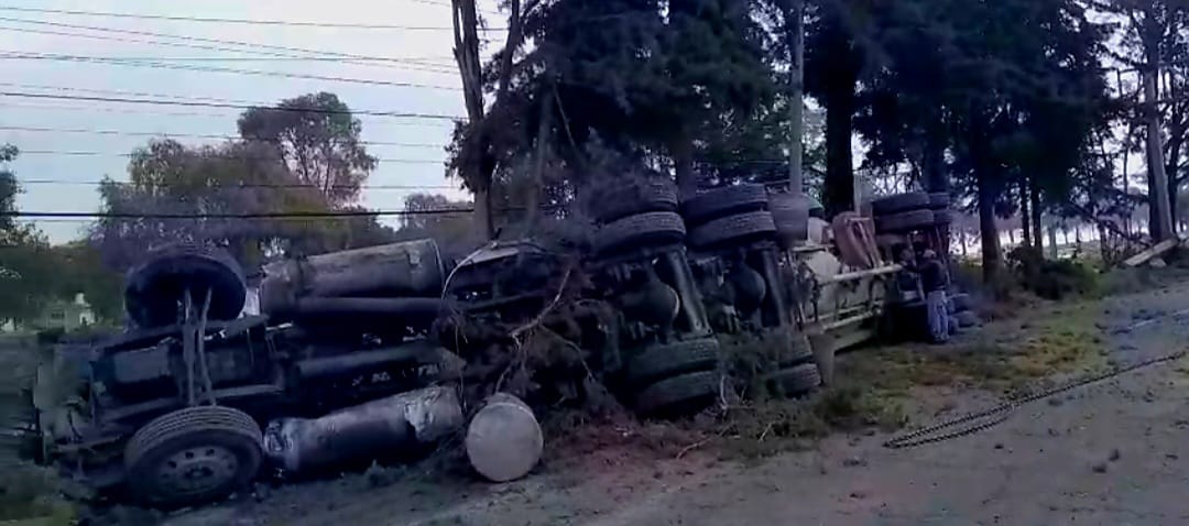 De acuerdo con autoridades de seguridad, el exceso de velocidad y la neblina densa pudieron ser el factor del accidente. Foto: especial