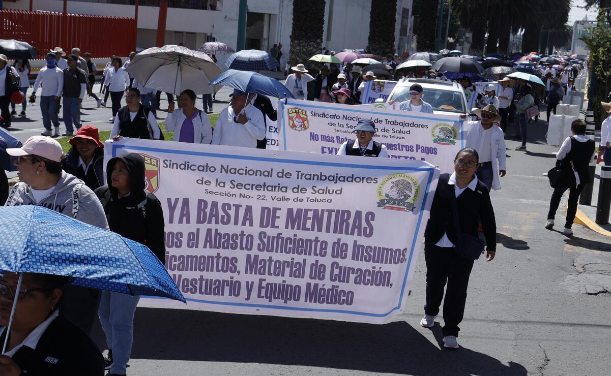 Personal de salud se manifiesta en Toluca por falta de insumos y adeudos en IMSS-Bienestar