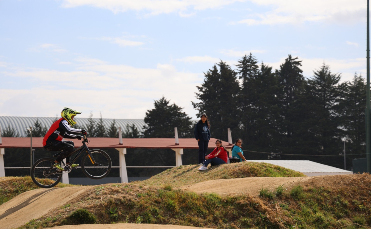 La pista de BMX recibe a los mejores ciclistas del país este fin de semana, con categorías para todas las edades y emocionantes premios. Foto: Roberto Guerrero