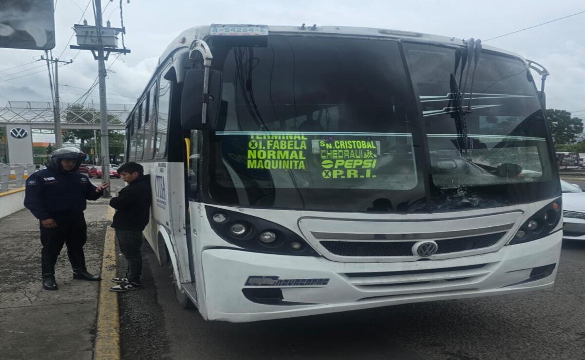La unidad de transporte público era conducida por un menor de edad sobre el Boulevard Isidro Fabela, en Toluca. Foto: Especial