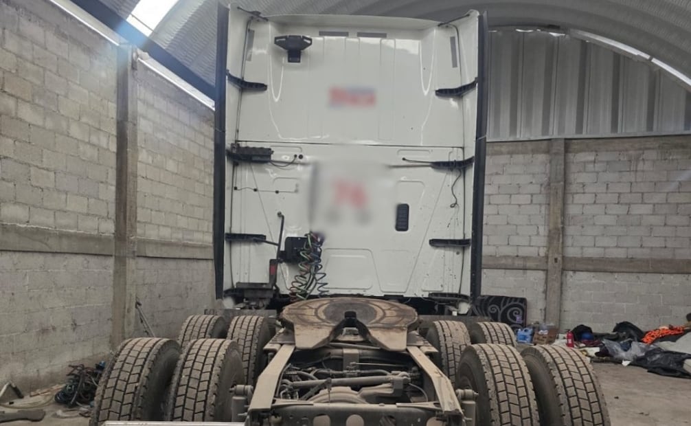 El tractocamión International modelo 2022, con valor estimado de 2 millones de pesos, fue recuperado intacto junto a su caja seca. Foto Especial