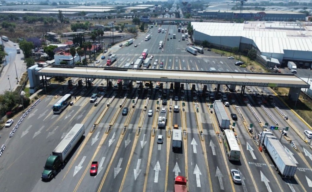 Un total de 13 empresas presentaron sus ofertas económicas para adjudicarse el millonario proyecto de infraestructura vial. Foto Arturo Contreras / El Universal