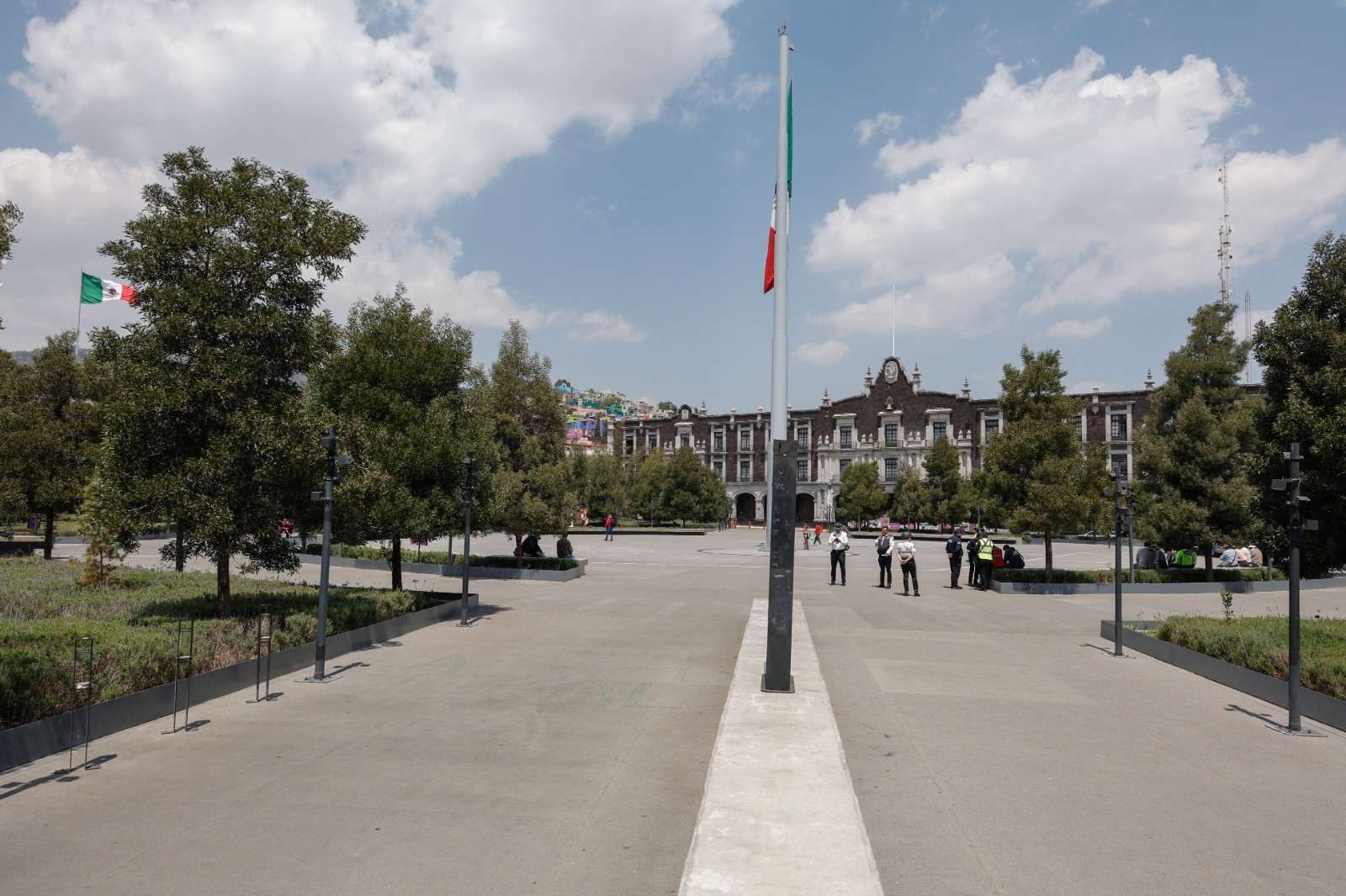 El centro de Toluca y edificios públicos están en peligro por el mal estado de la bóveda. Foto Arturo Hernández