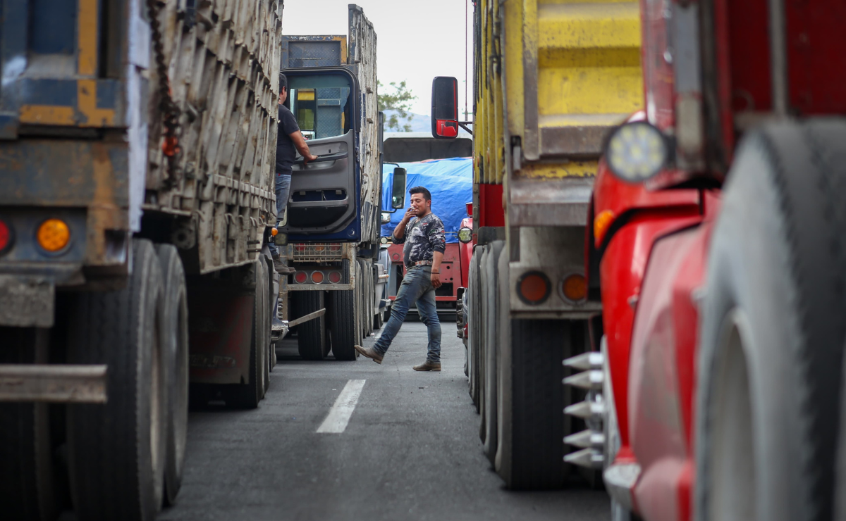 Ahogados en el tráfico: Conductores exigen respirar en Ecatepec Foto: Luis Camacho
