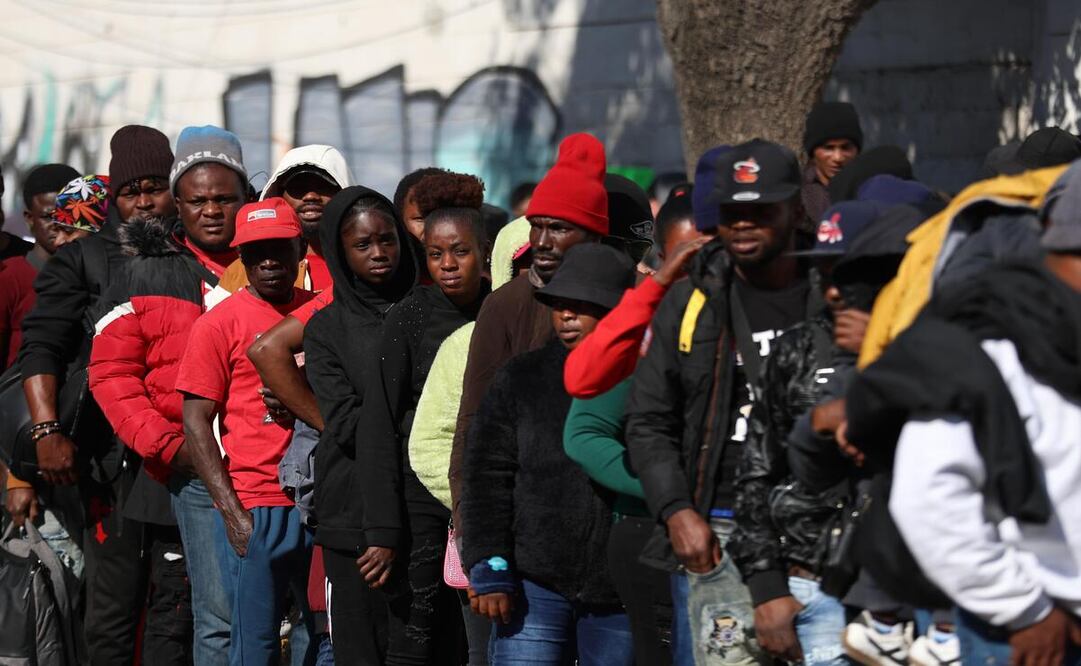 Miles de migrantes se enfrentan a condiciones precarias en el asilo de Naucalpan para poder legalizarse en México. Foto: Diego Simón