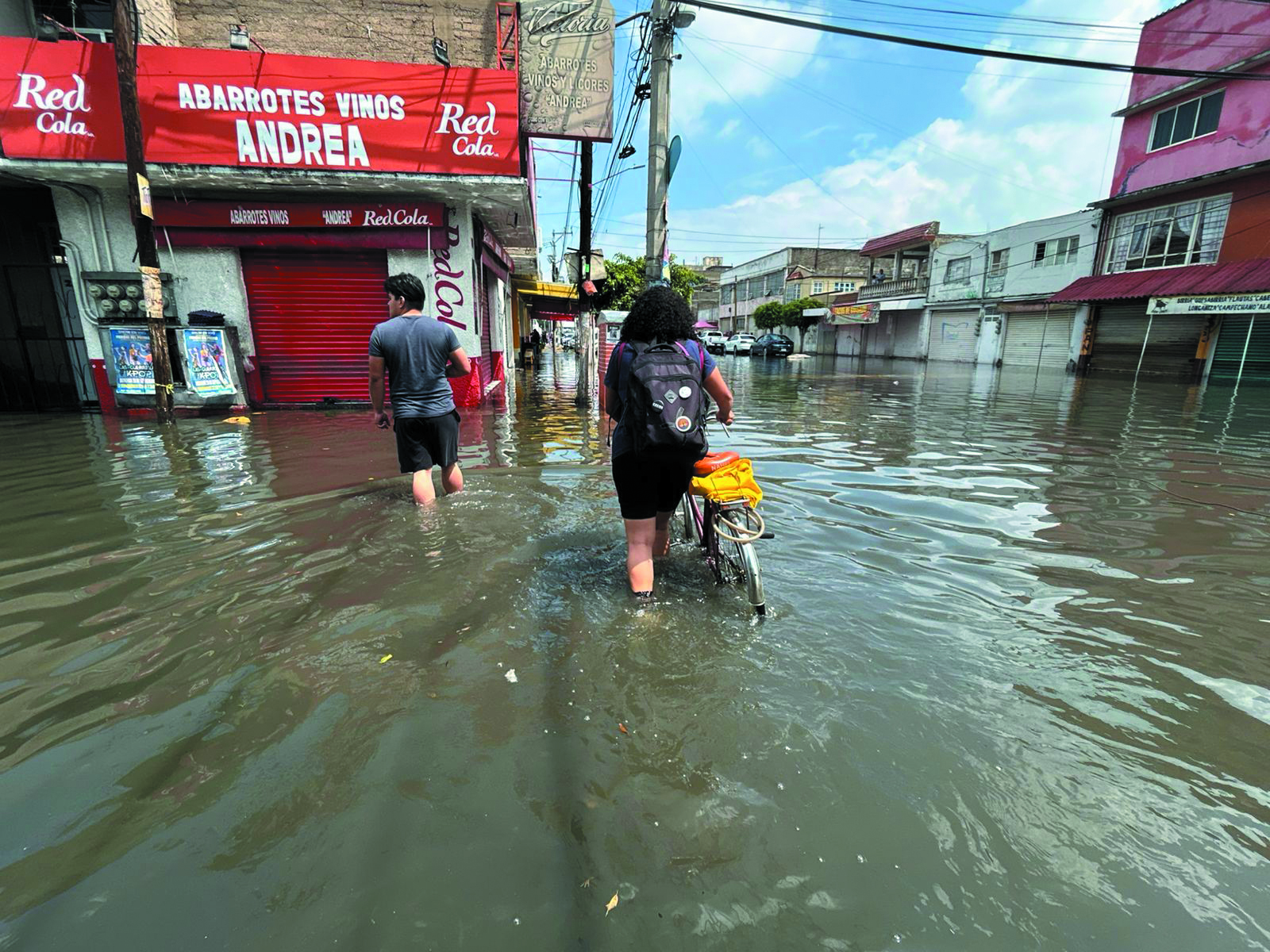 Autoridades han instalado un puesto de mando para atender a familias afectadas por las inundaciones / Foto Emilio Fernández