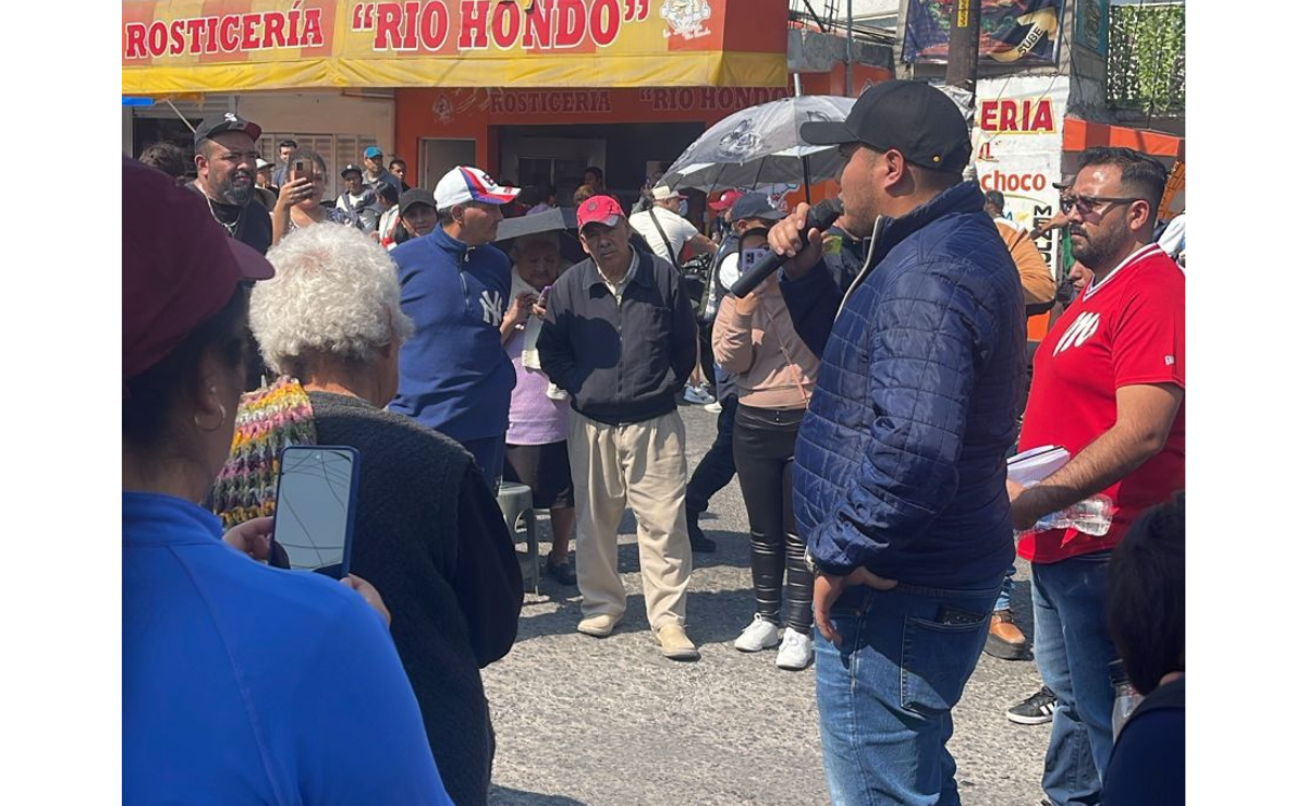 Vecinos de Naucalpan toman las calles para exigir una solución al desabasto de agua. Foto: Especial