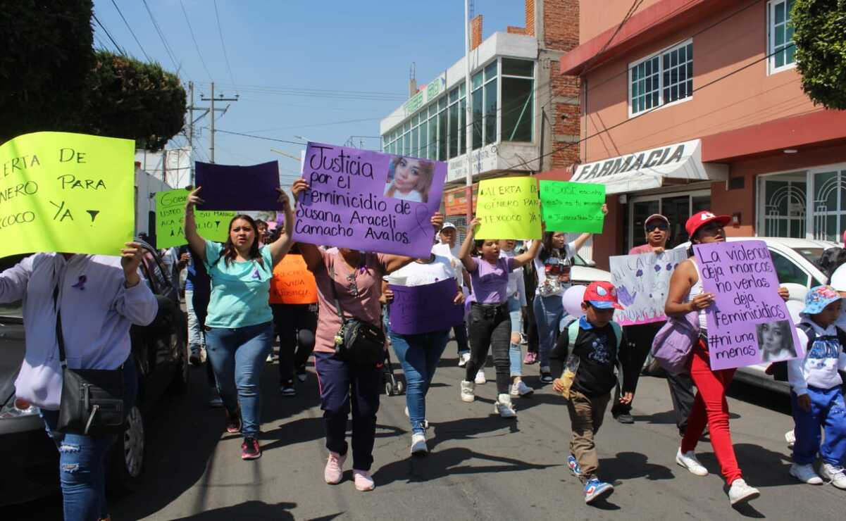 Con pancartas y al grito de "¡Justicia para Susi, justicia para Noemí!", las manifestantes se dirigieron a la Fiscalía Regional de Texcoco. Foto: Brenda Martínez / El Universal Estado de México
