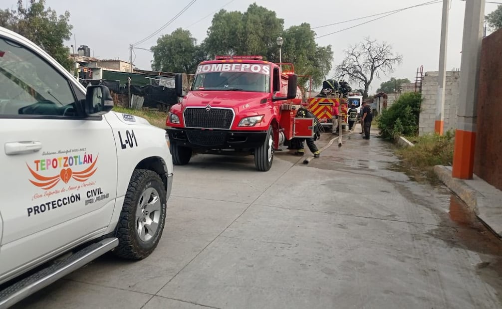 La intervención de los cuerpos de emergencia evitó que las llamas alcanzaran viviendas cercanas. Foto especial