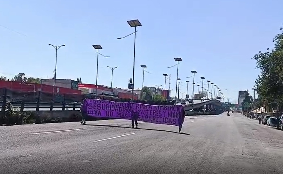 Automovilistas pidieron a los manifestantes abrir un carril para aminorar la afectación vial / Foto Gisela González