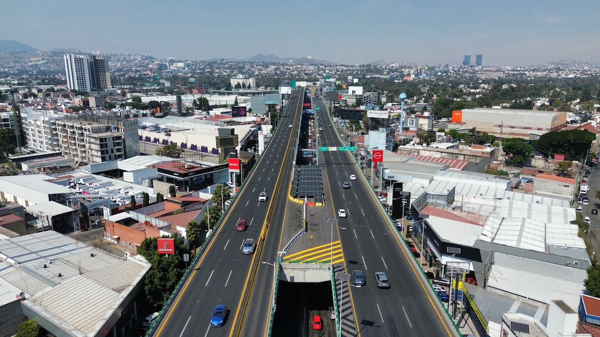 En puntos estratégicos como López Portillo y Gustavo Baz, los dispositivos han logrado disuadir a los automovilistas infractores. Foto Especial